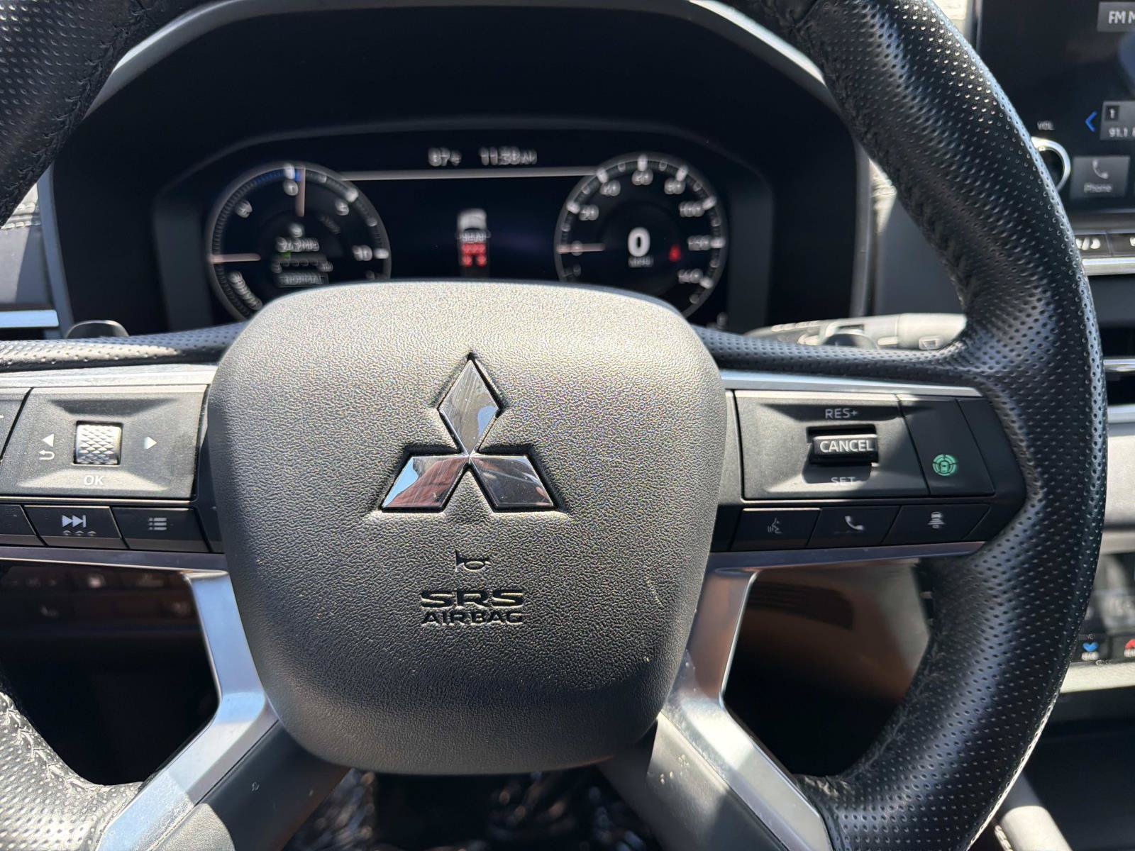 Used 2024 Mitsubishi Outlander 4WD Plug-In Hybrid image 17