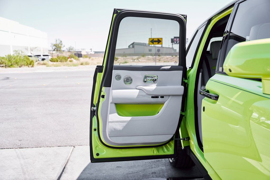 Used 2024 Rolls-Royce Cullinan image 32