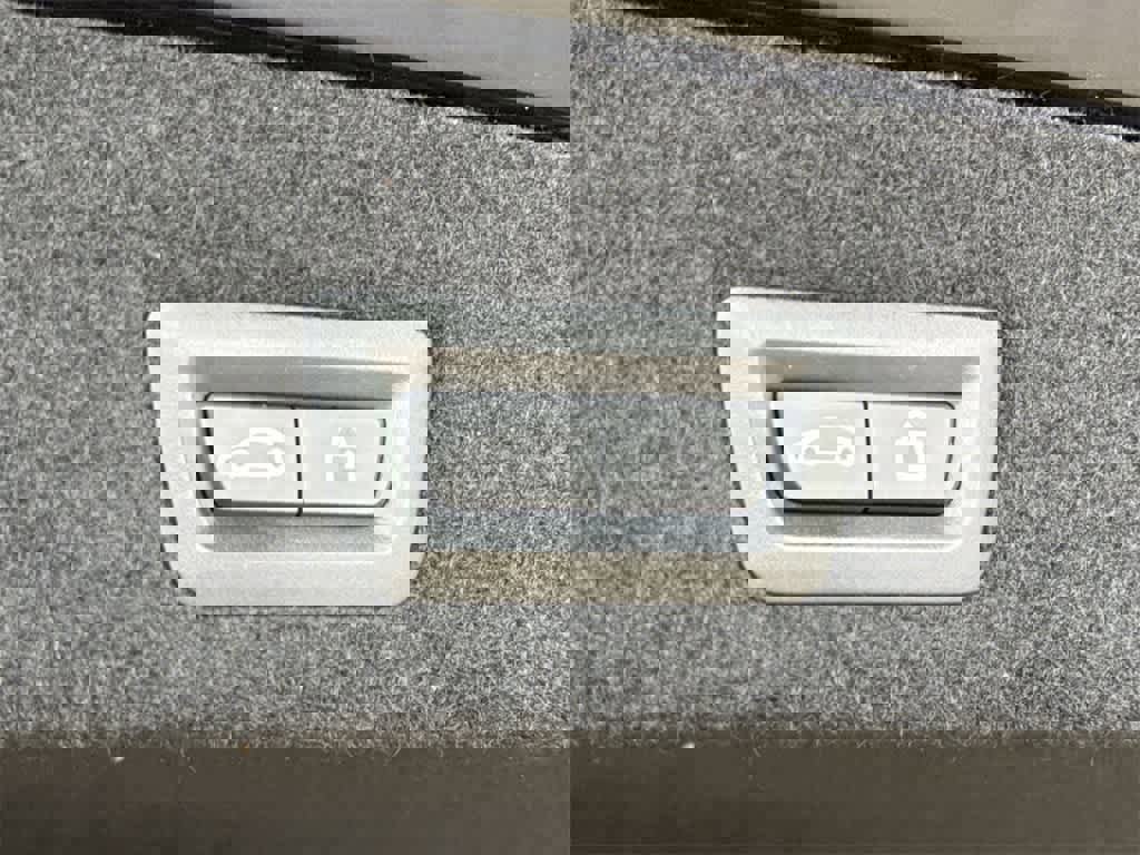 Used 2018 BMW 750i xDrive image 23