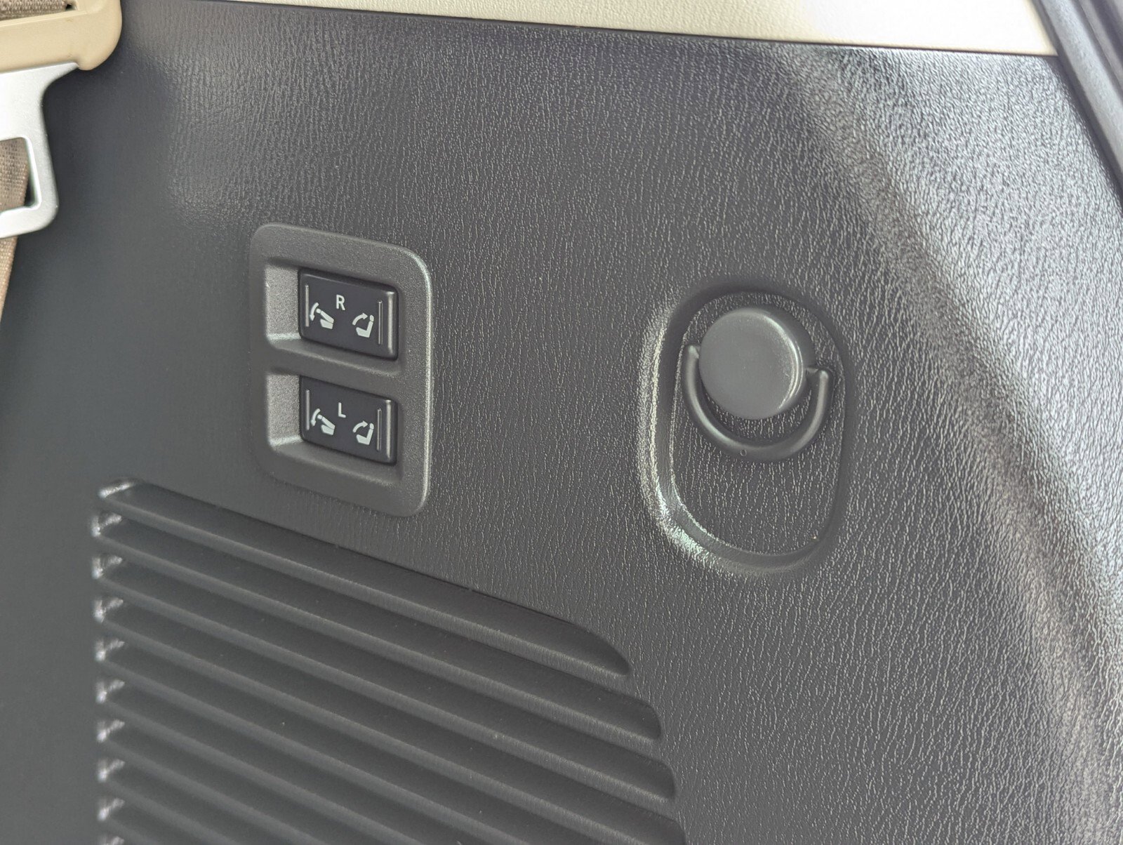 Used 2024 Nissan Armada Platinum w/ Cargo Package AWD/4WD image 17