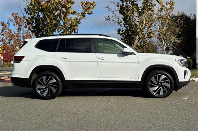 Used 2024 Volkswagen Atlas SE image 3