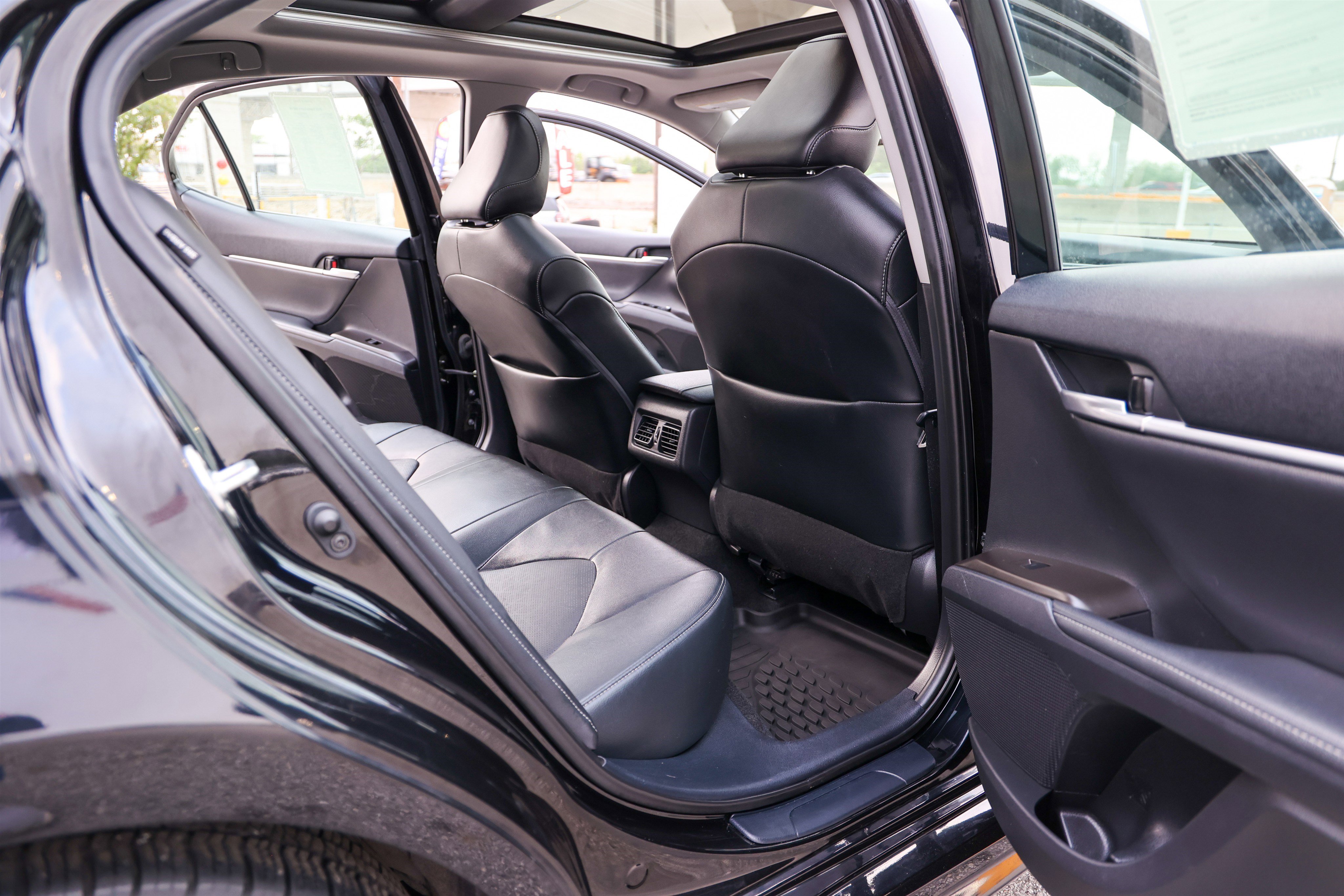 Used 2022 Toyota Camry XSE image 40