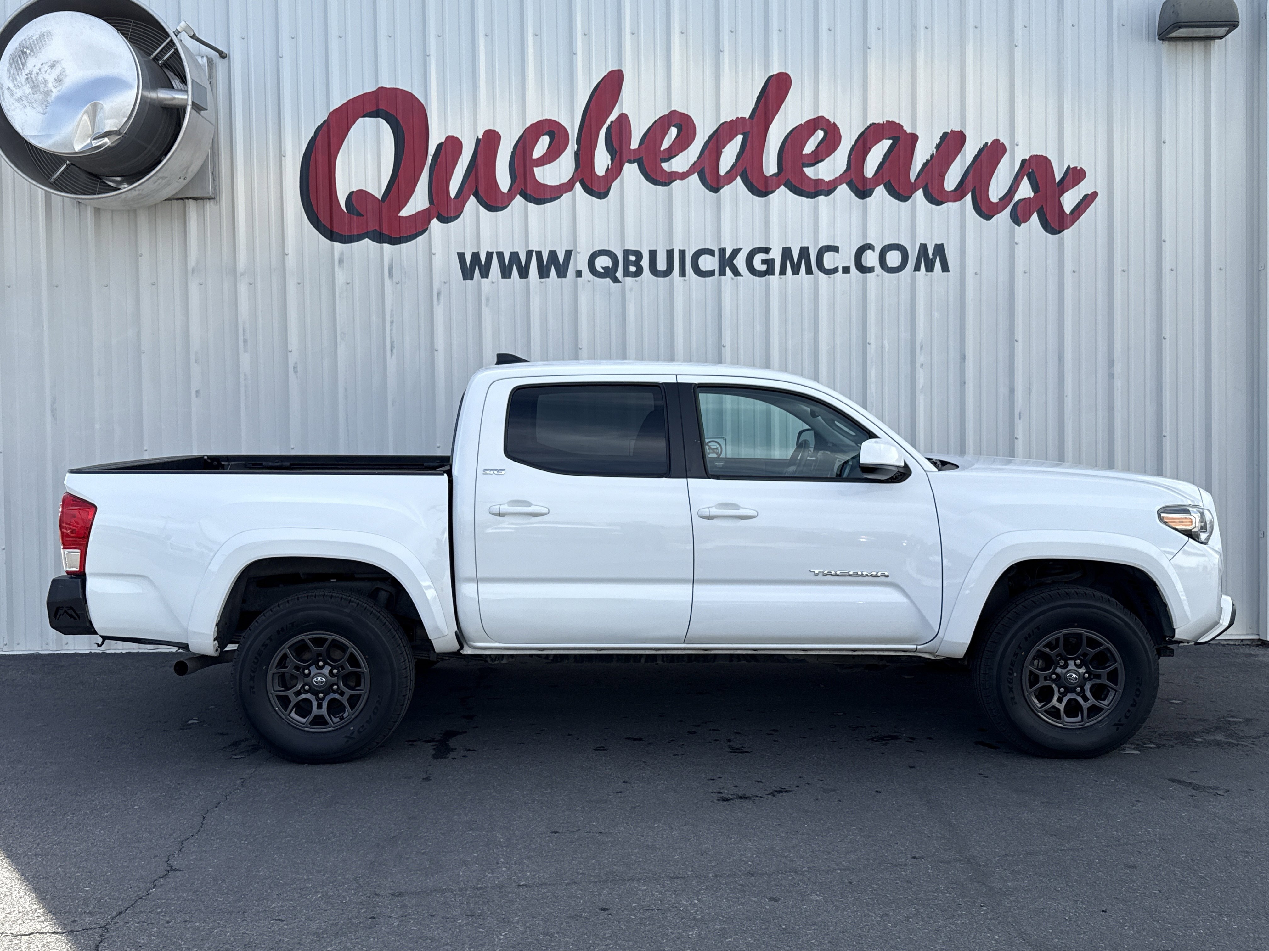 Used 2017 Toyota Tacoma SR5 w/ Tow Package image 25