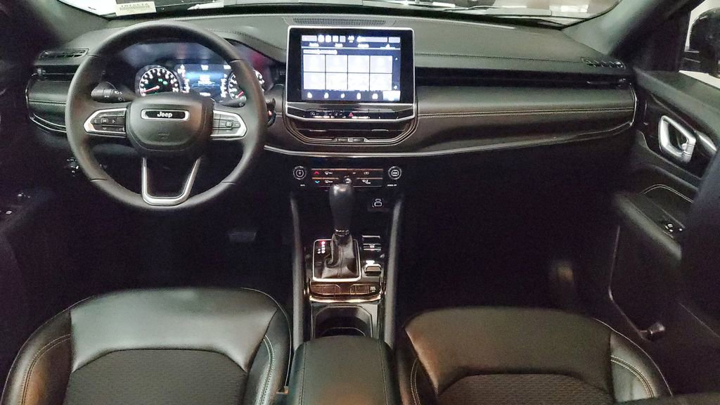 Used 2023 Jeep Compass Altitude image 10