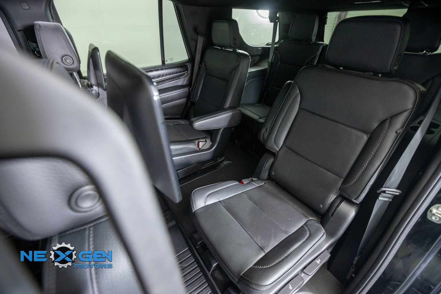 Used 2023 GMC Yukon Denali w/ Advanced Technology Package AWD/4WD image 33