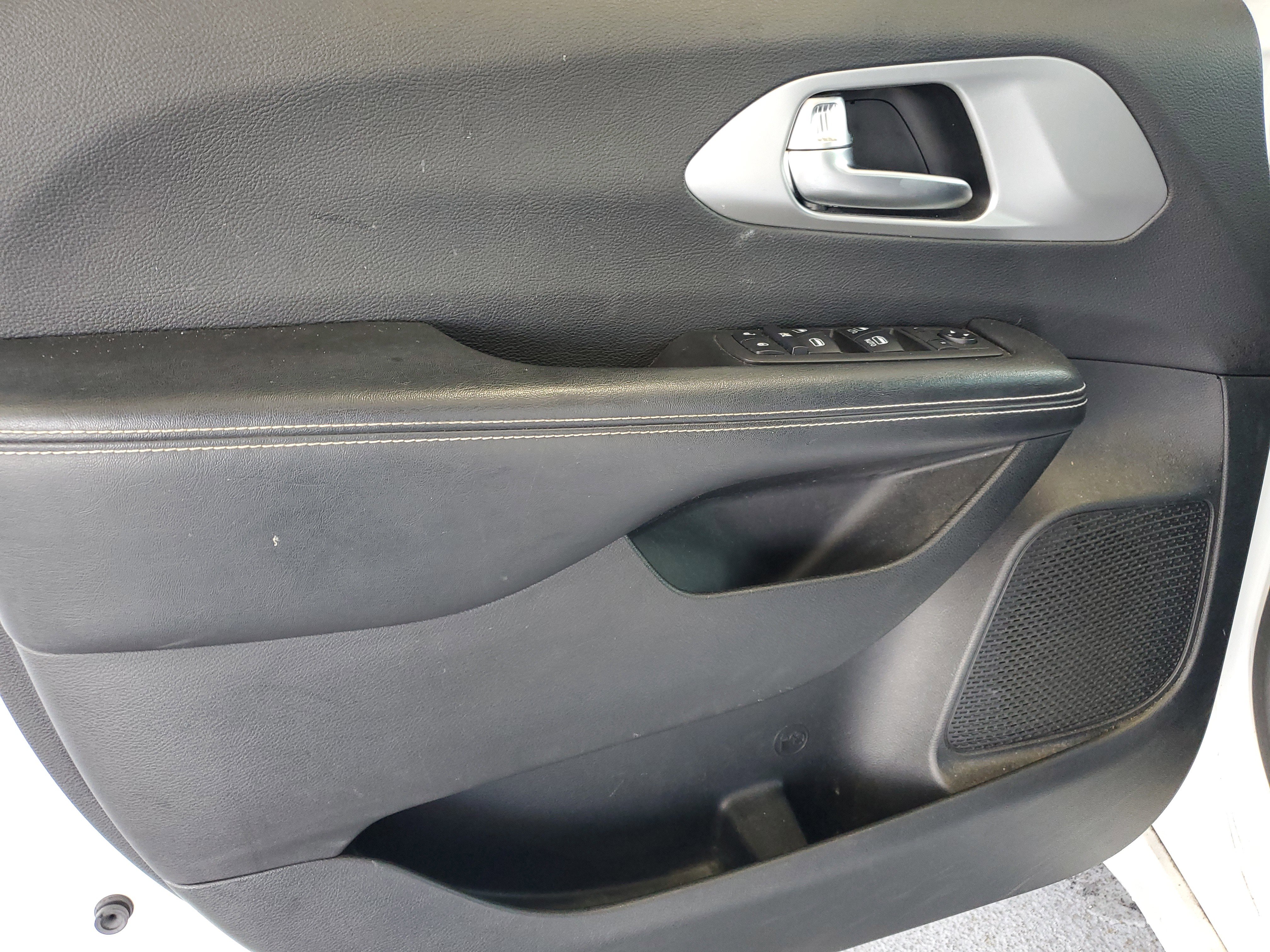 Used 2019 Chrysler Pacifica Touring Plus w/ S Appearance Package FWD image 15