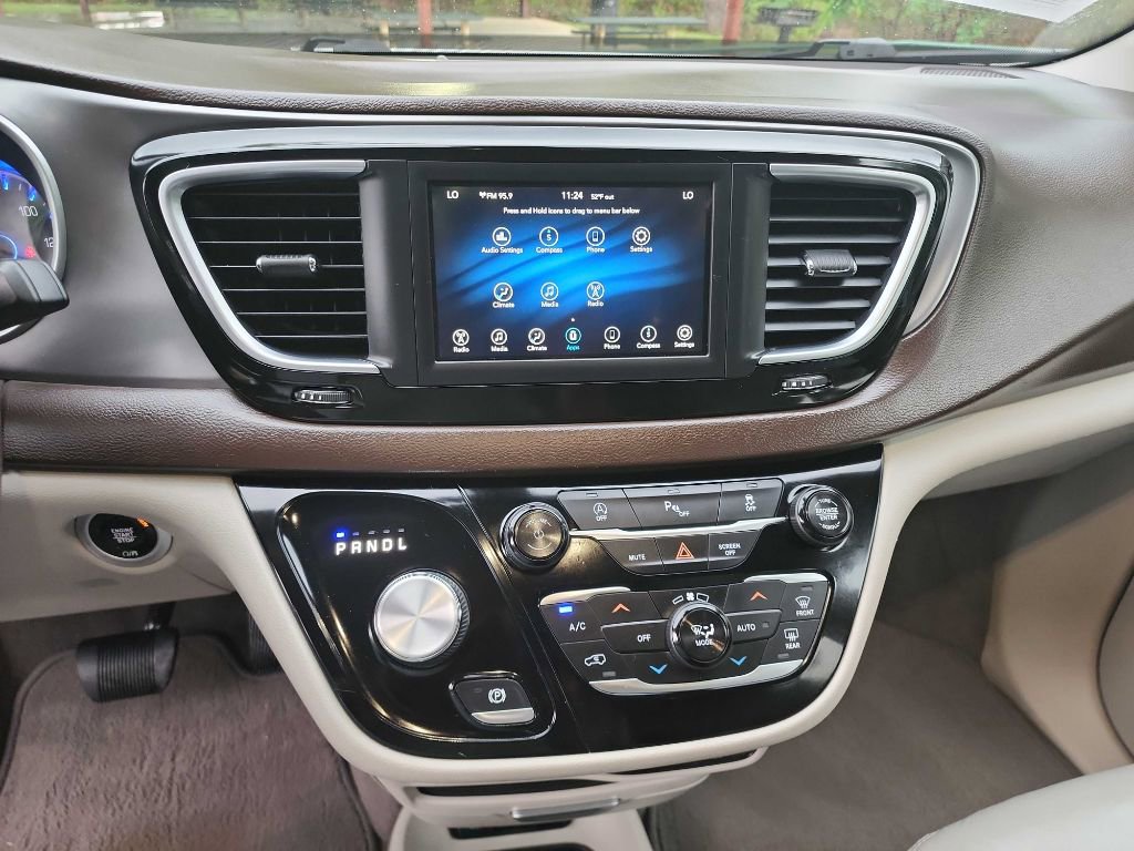 Used 2019 Chrysler Pacifica Touring Plus w/ Tire & Wheel Group image 21