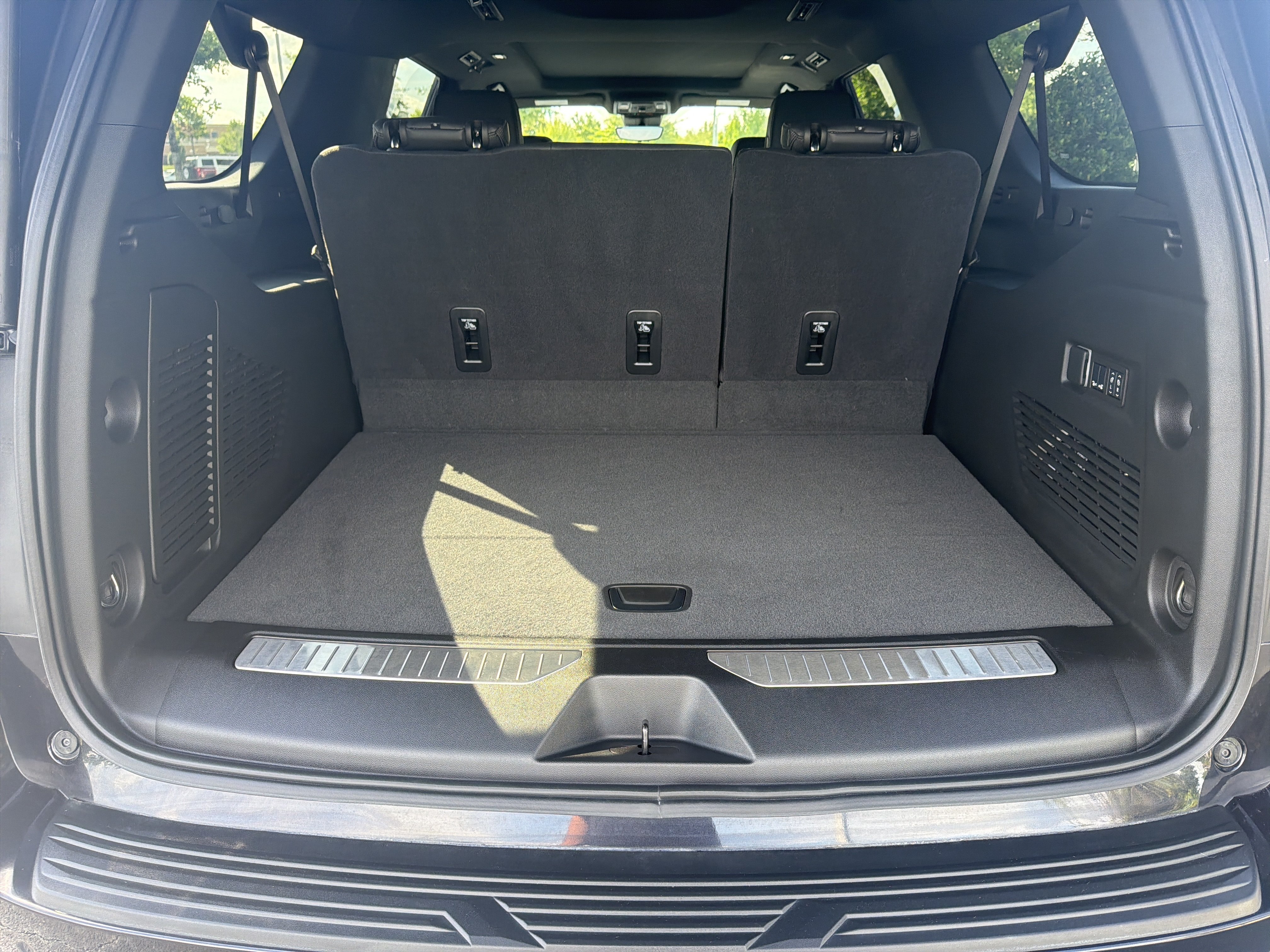 Used 2025 Chevrolet Suburban High Country w/ Sun And Tow Package AWD/4WD image 30
