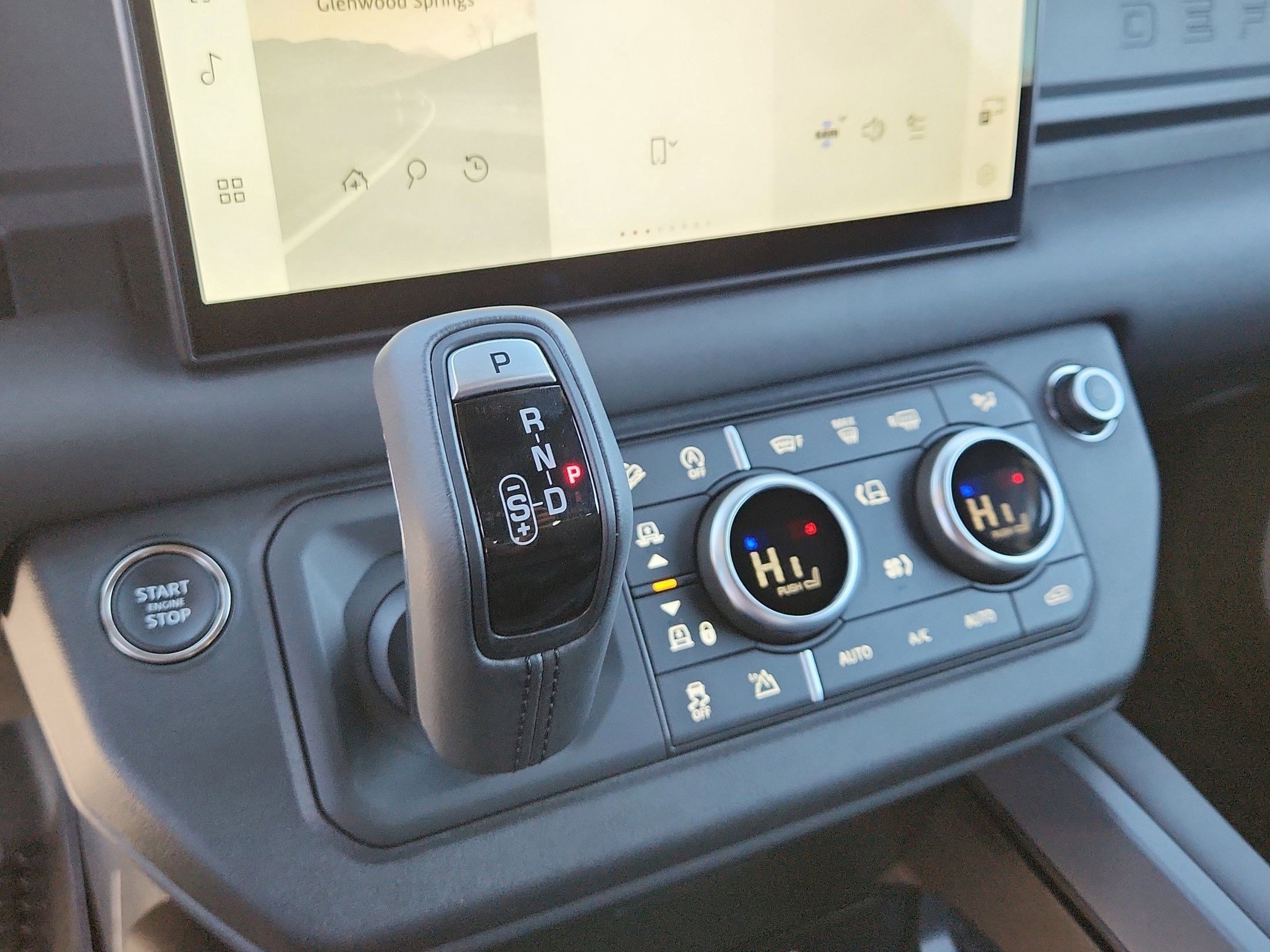 Used 2025 Land Rover Defender 90 X-Dynamic SE image 22