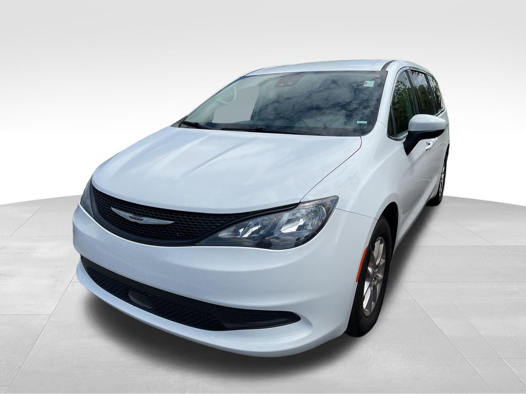 Used 2023 Chrysler Voyager LX FWD image 4