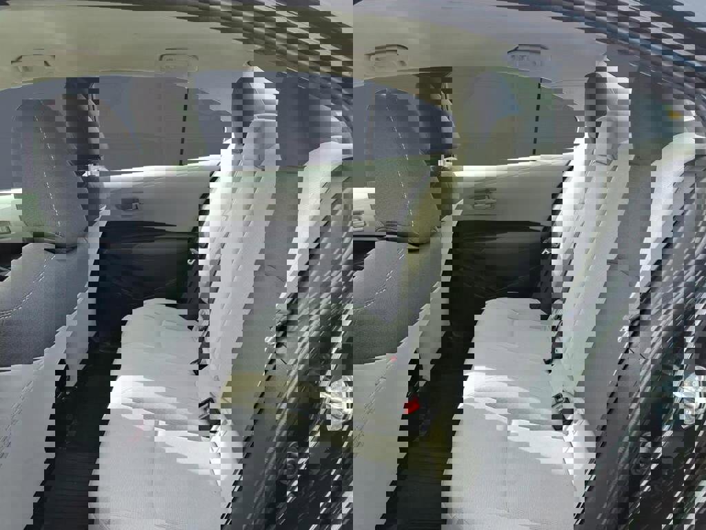 Used 2022 Toyota Corolla LE image 4