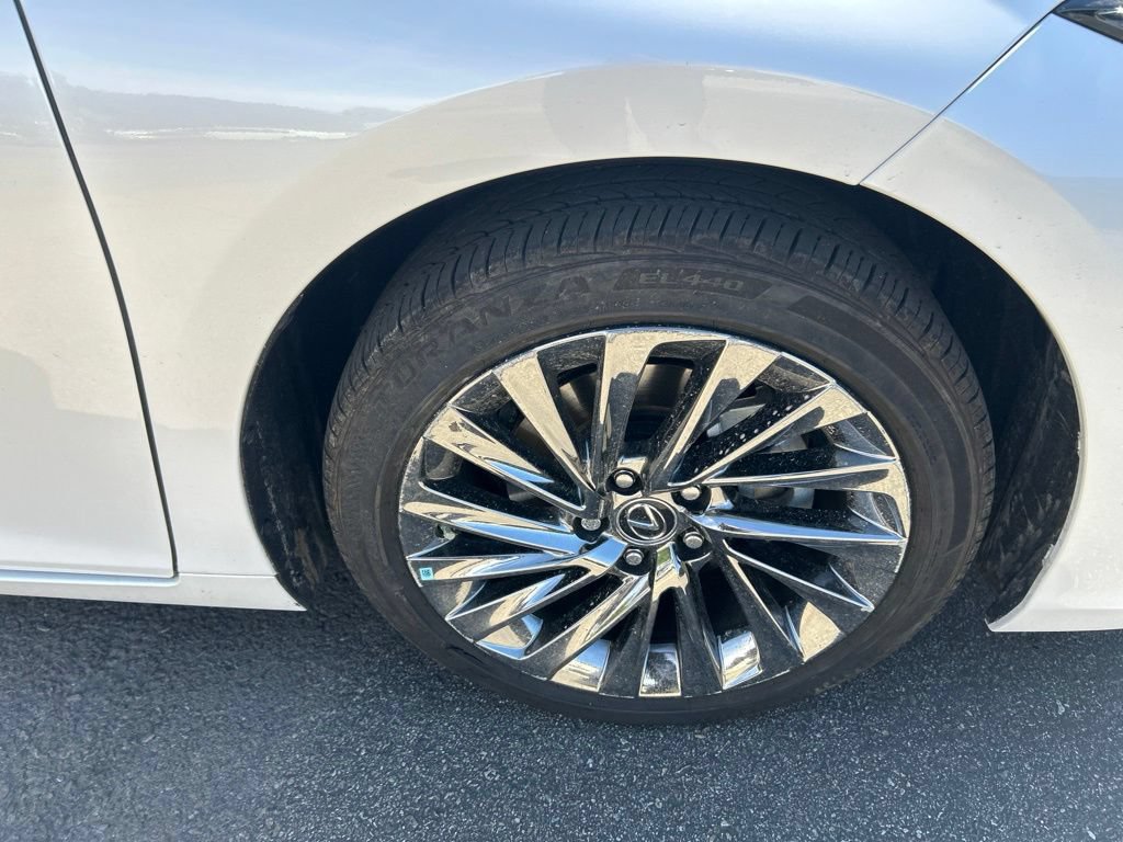 Used 2024 Lexus ES 300h w/ Accessory Package (Z1) FWD image 24
