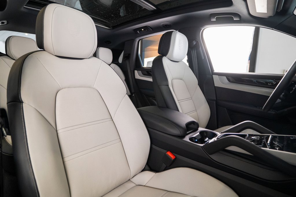 New 2026 Porsche Cayenne S image 17