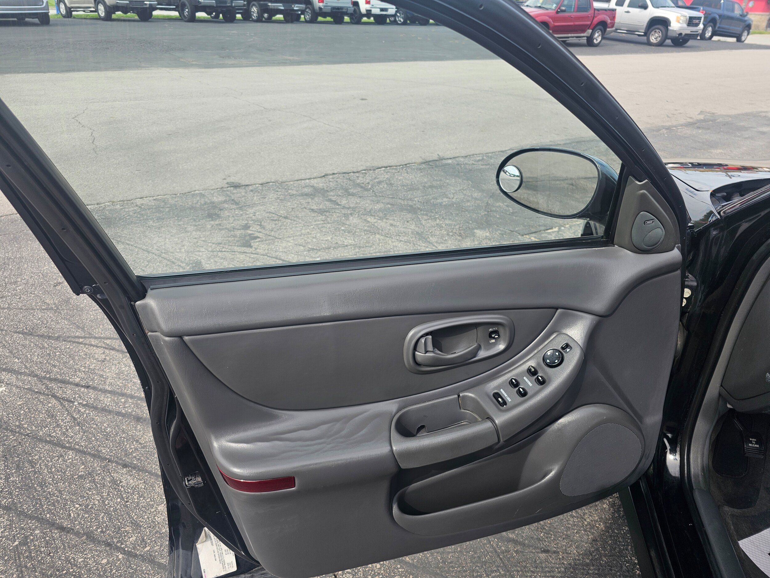 Used 2000 Oldsmobile Intrigue GL FWD image 12