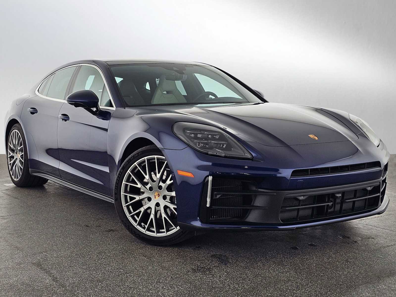 Used 2024 Porsche Panamera 4 image 2
