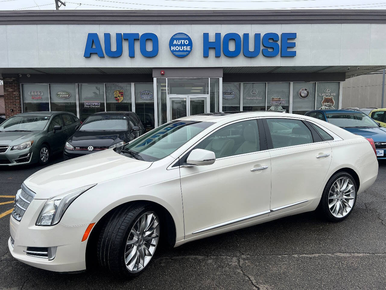 Used 2013 Cadillac XTS Platinum AWD/4WD image 2