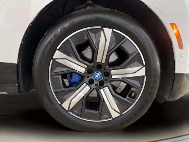 Used 2025 BMW iX xDrive50 AWD/4WD image 99