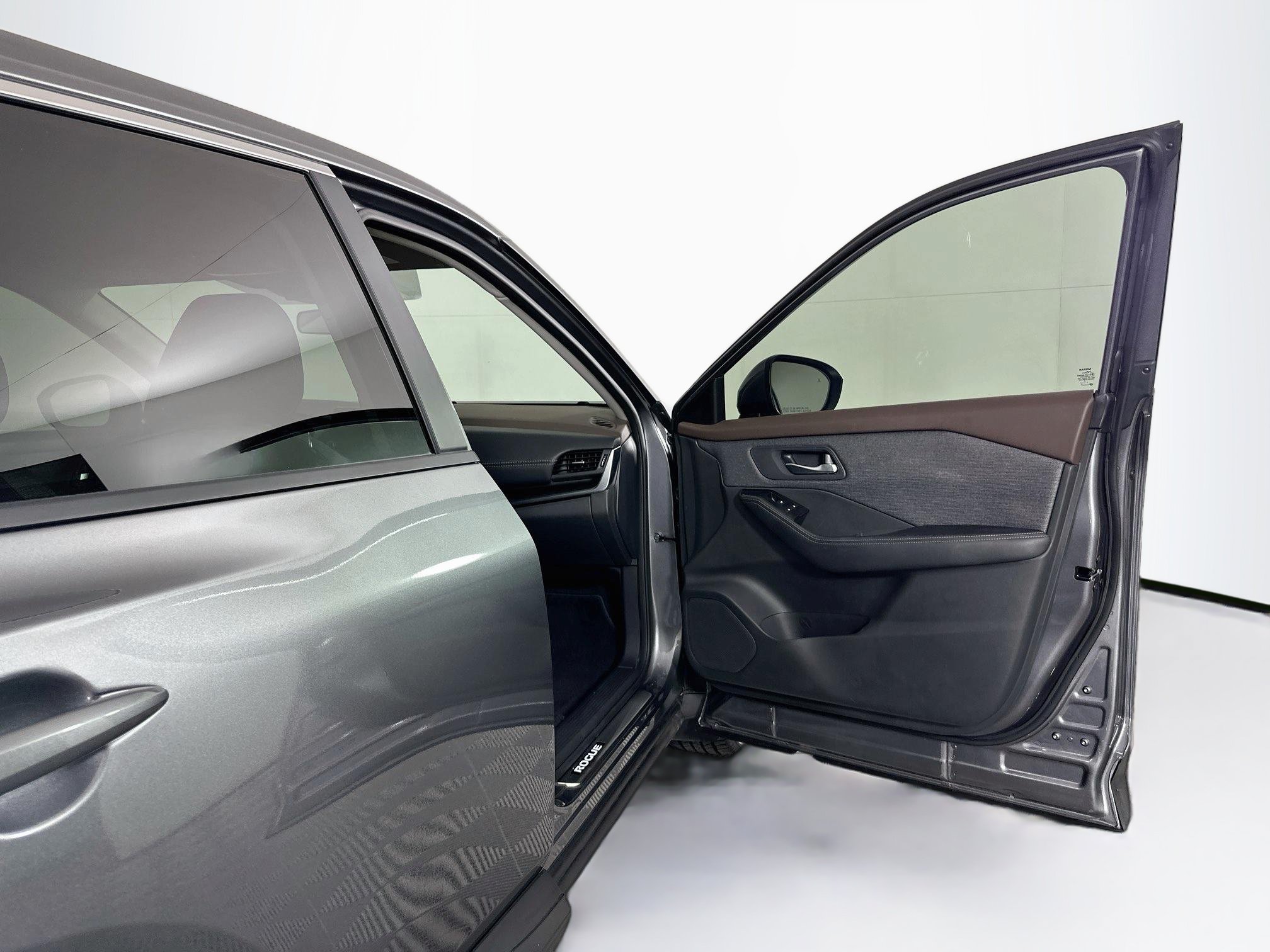 Used 2023 Nissan Rogue SV FWD image 30