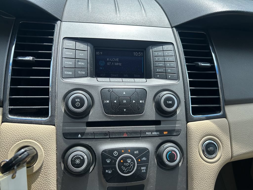 Used 2016 Ford Taurus SE FWD image 23