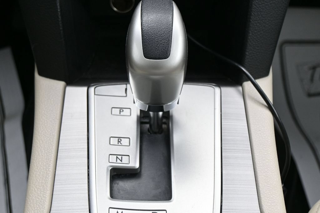 Used 2011 Subaru Outback 2.5i Limited AWD/4WD image 21