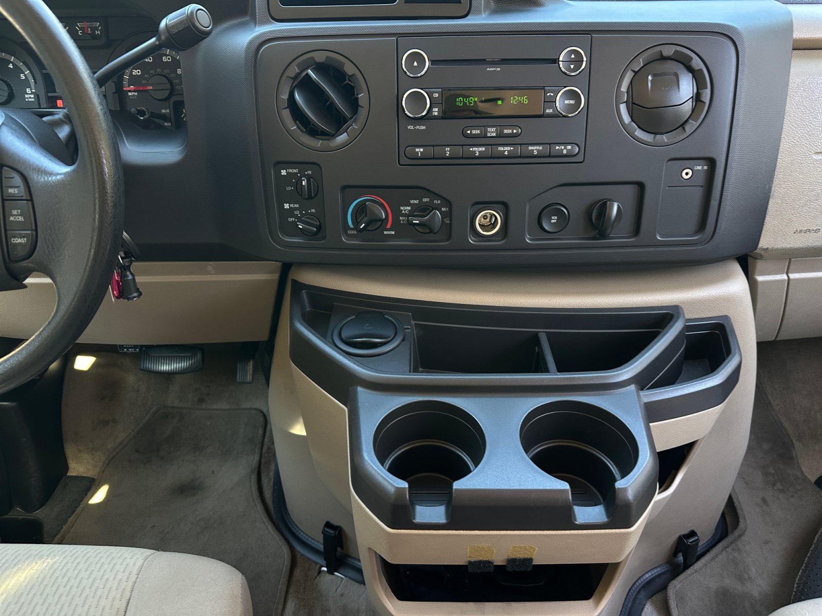 Used 2011 Ford E-350 and Econoline 350 Extended Wagon Super Duty RWD image 19