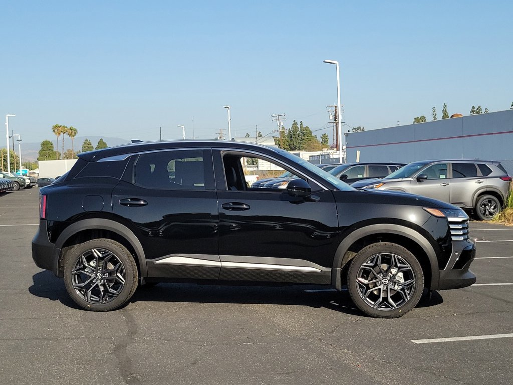 New 2026 Nissan Kicks SR FWD image 7
