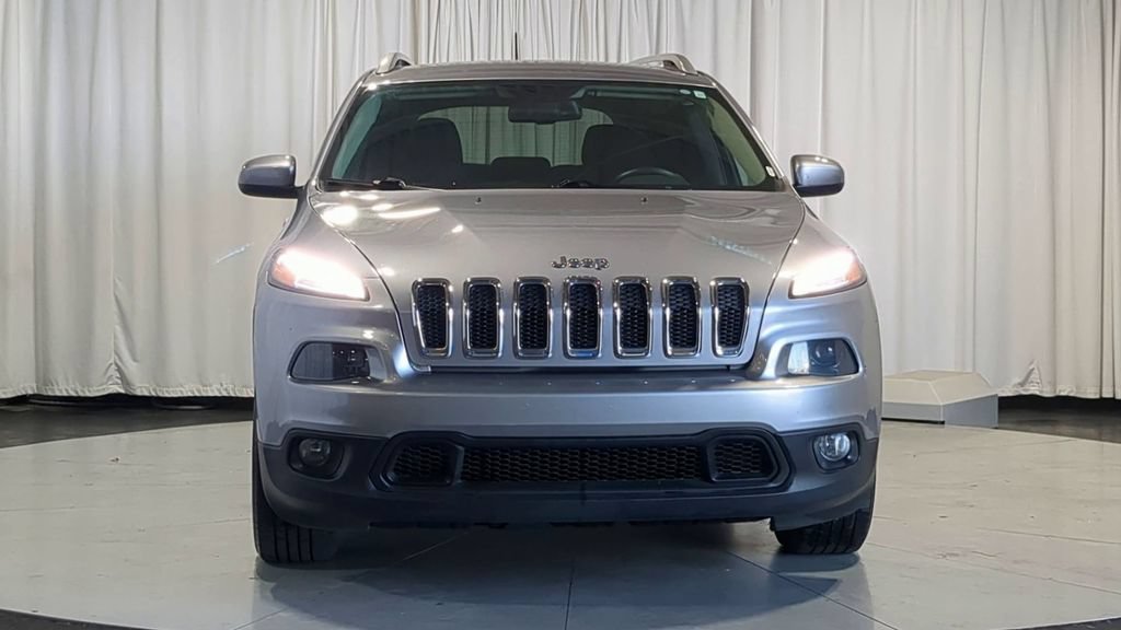 Used 2014 Jeep Cherokee Latitude w/ Comfort/Convenience Group FWD image 3