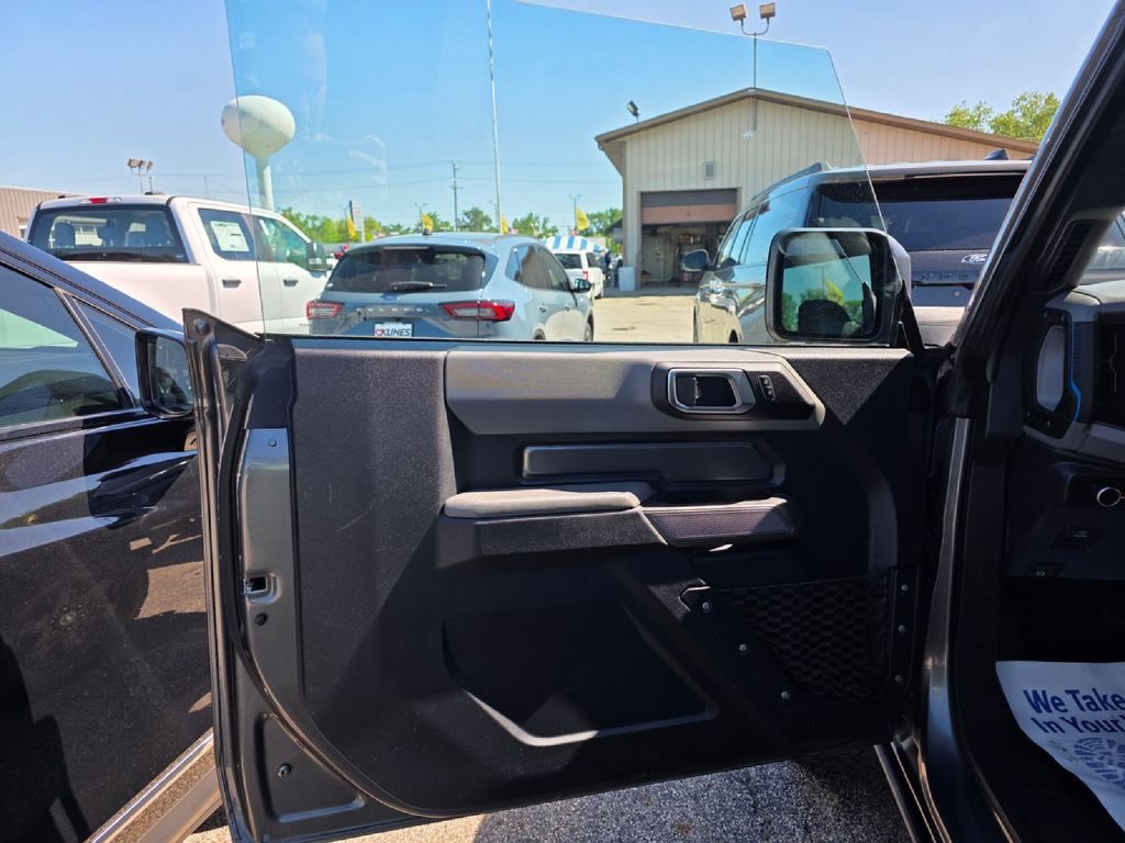 Used 2022 Ford Bronco Black Diamond AWD/4WD image 23