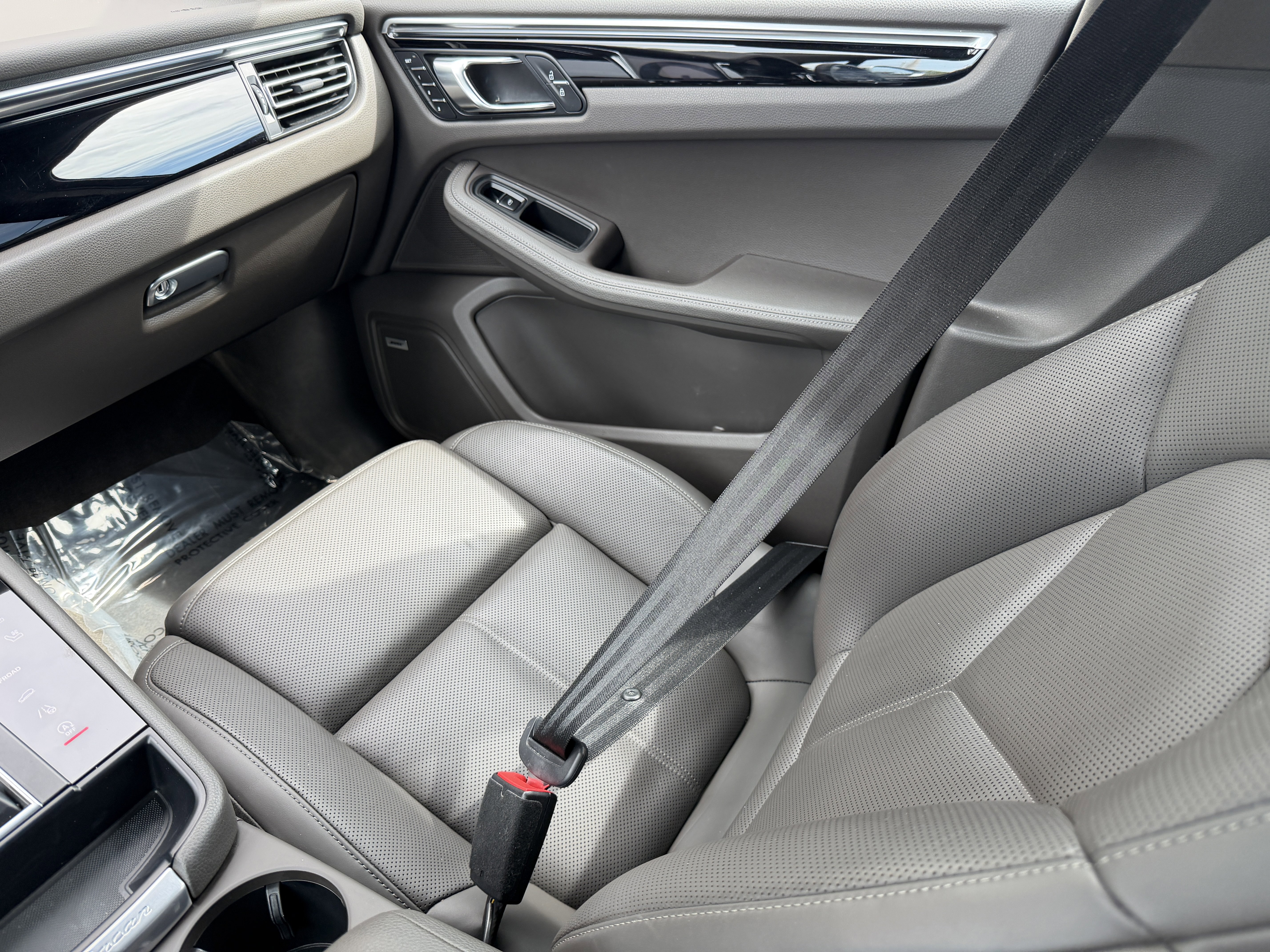 Certified 2022 Porsche Macan image 21