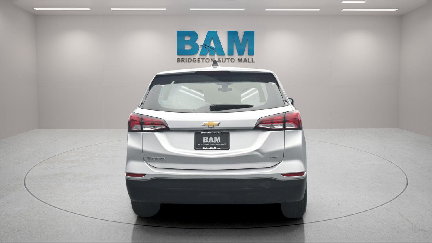 Used 2022 Chevrolet Equinox LS image 2