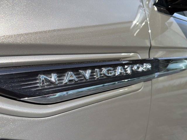 Certified 2024 Lincoln Navigator Black Label image 9