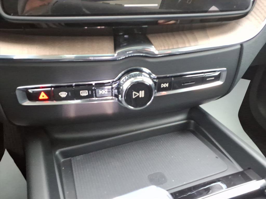 New 2026 Volvo XC60 B5 Ultra w/ Protection Package Premier image 9