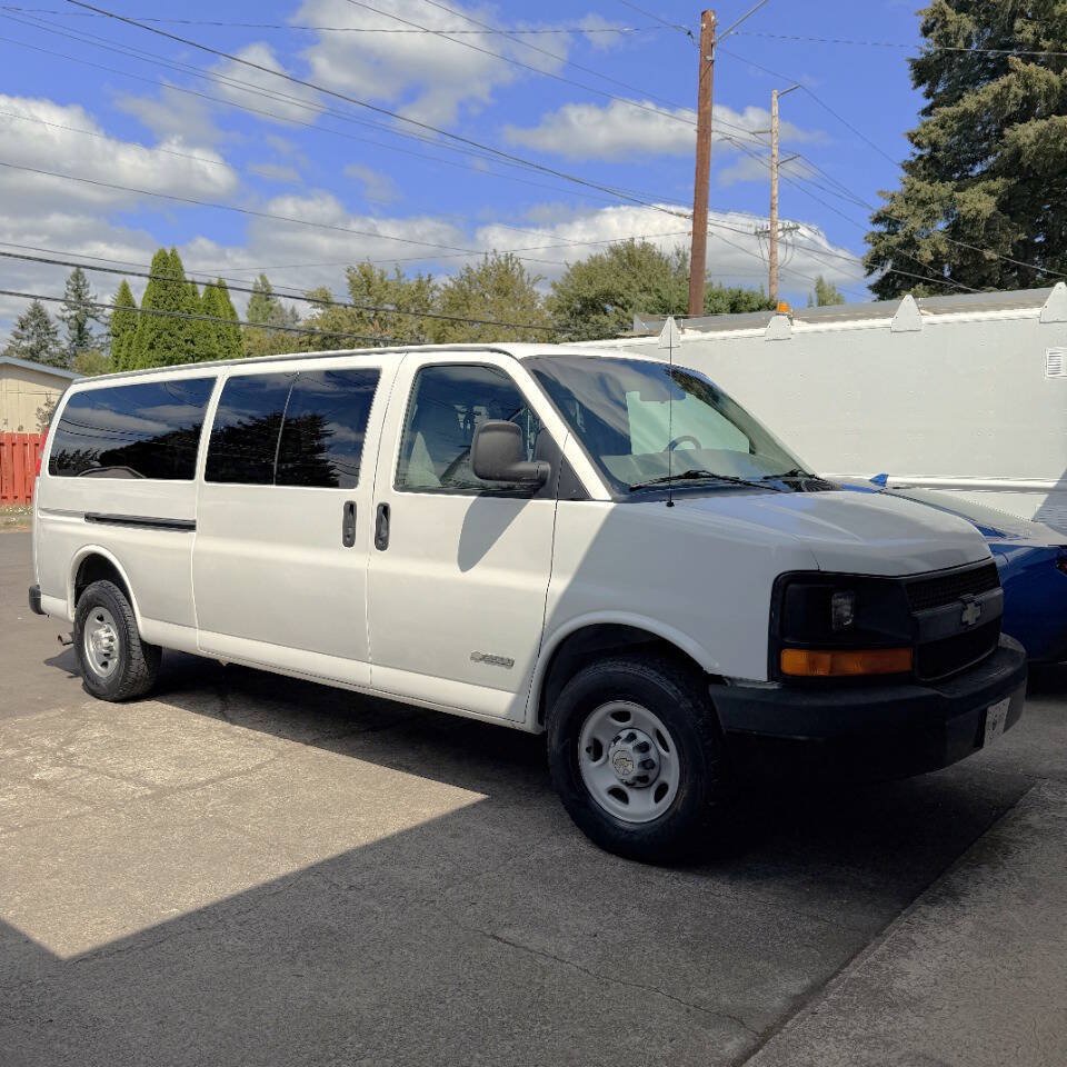 Used 2003 Chevrolet Express 3500 Extended Passenger RWD image 2