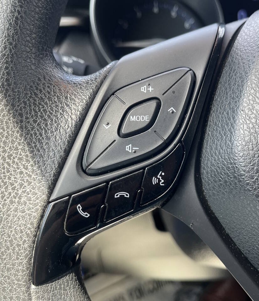 Used 2019 Toyota C-HR LE FWD image 22