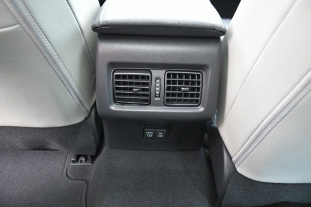 Used 2025 Toyota Camry XLE image 12