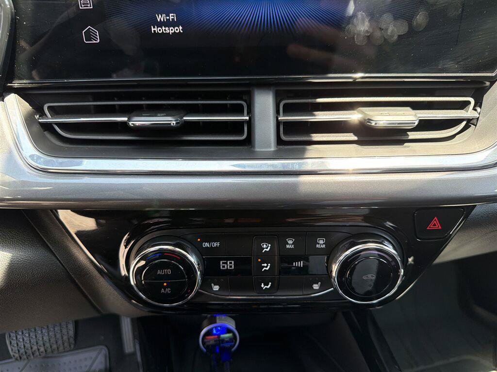 Used 2025 Chevrolet Trax ACTIV w/ Sunroof Package FWD image 14