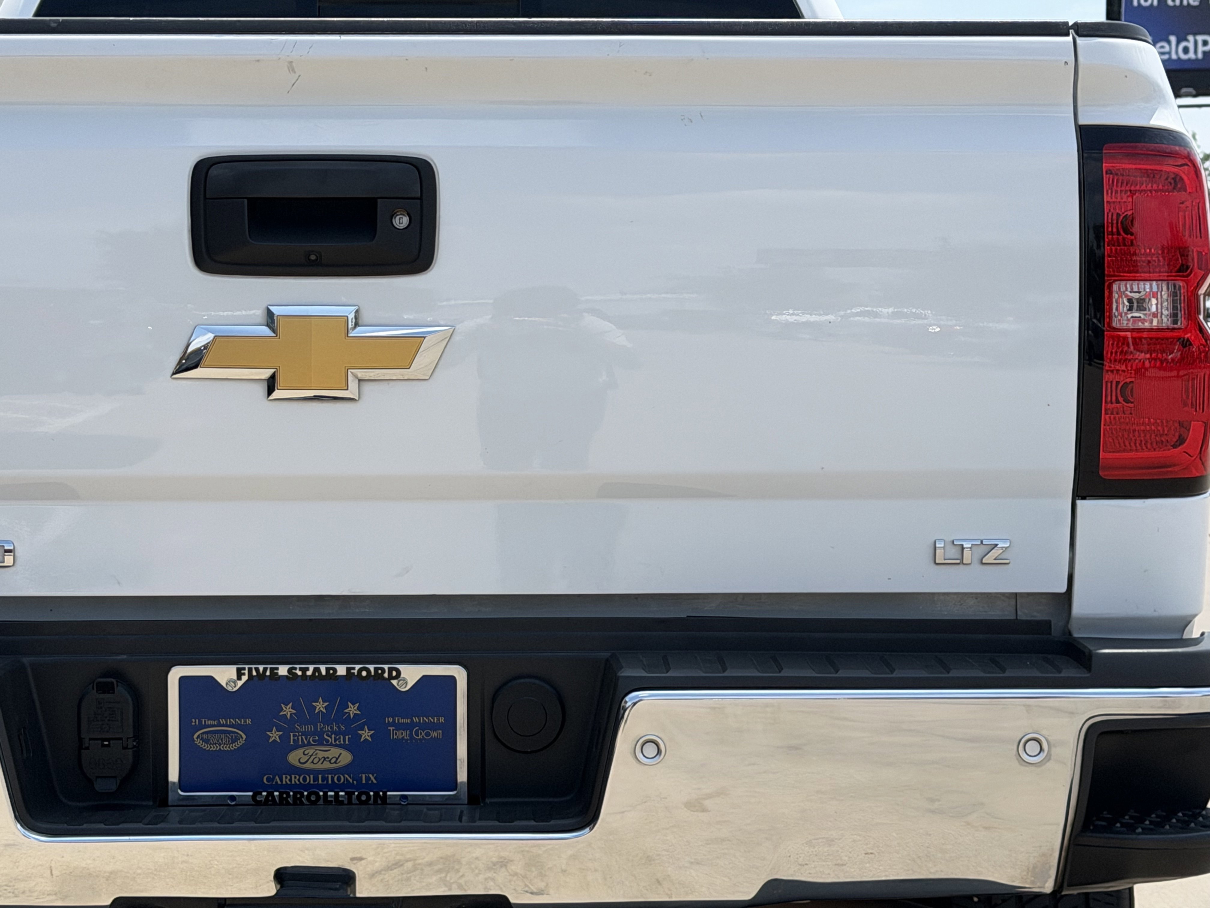 Used 2017 Chevrolet Silverado 2500 LTZ w/ LTZ Plus Package RWD image 6
