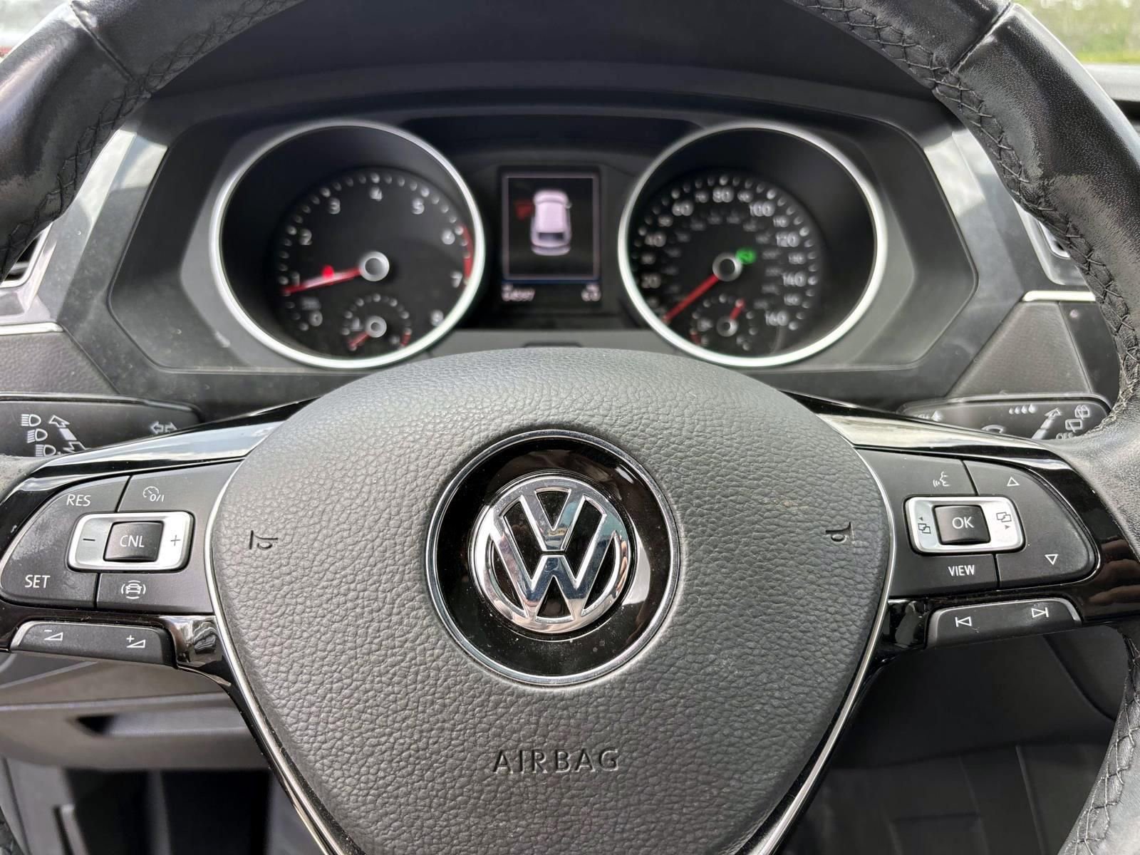 Used 2019 Volkswagen Tiguan SE w/ Panoramic Sunroof Package AWD/4WD image 16
