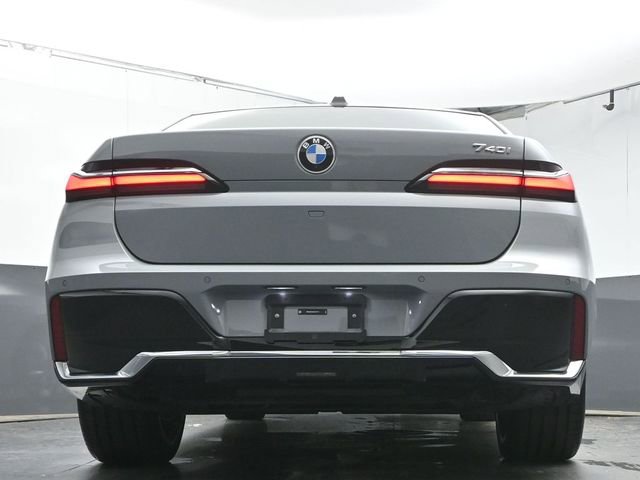 Used 2025 BMW 740i image 38