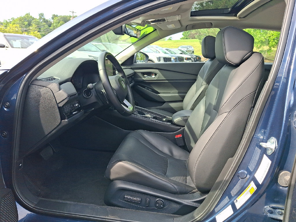 Used 2023 Honda Accord Touring image 14