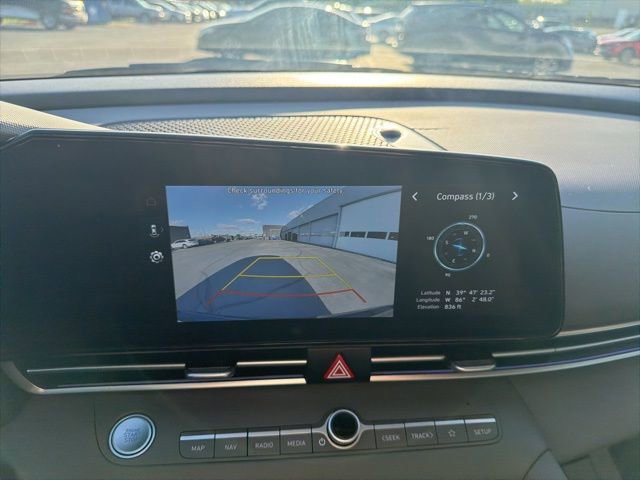 Used 2025 Hyundai Elantra SEL FWD image 36