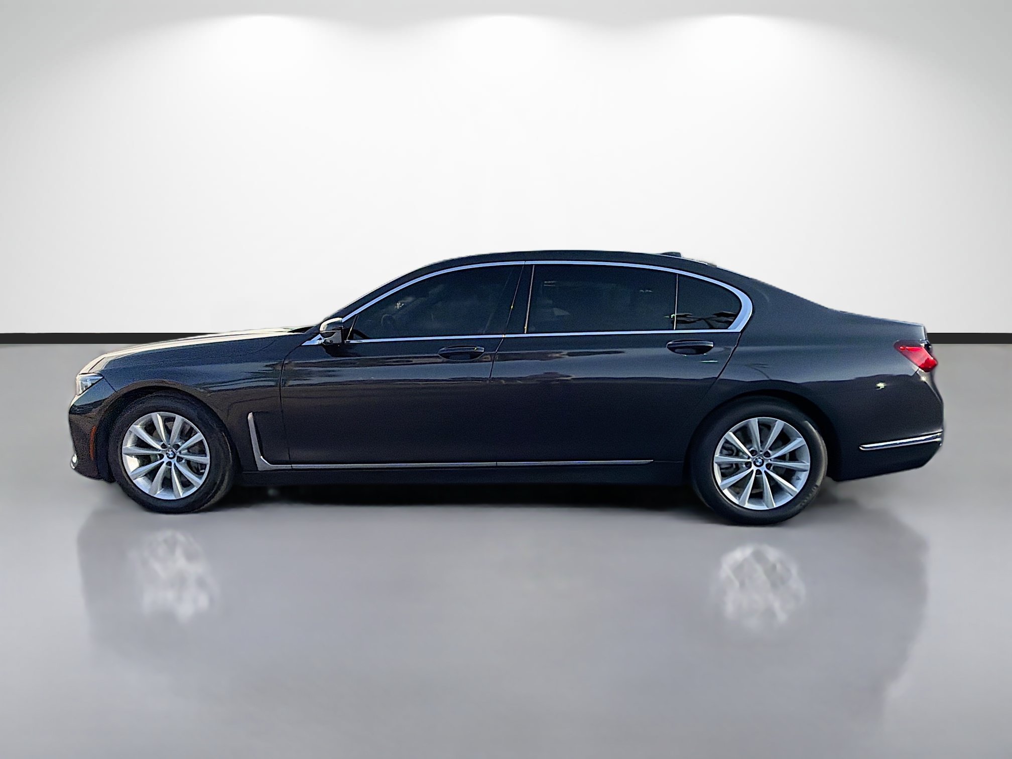 Used 2020 BMW 740i w/ Cold Weather Package RWD image 6