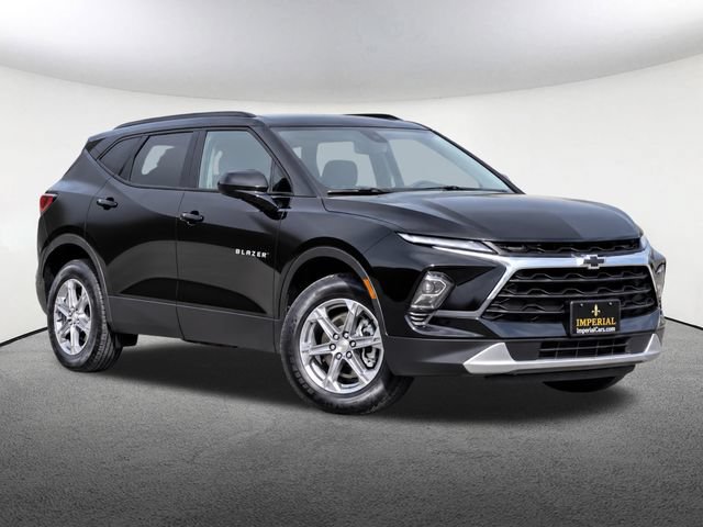 Used 2023 Chevrolet Blazer LT w/ Convenience Package AWD/4WD image 2