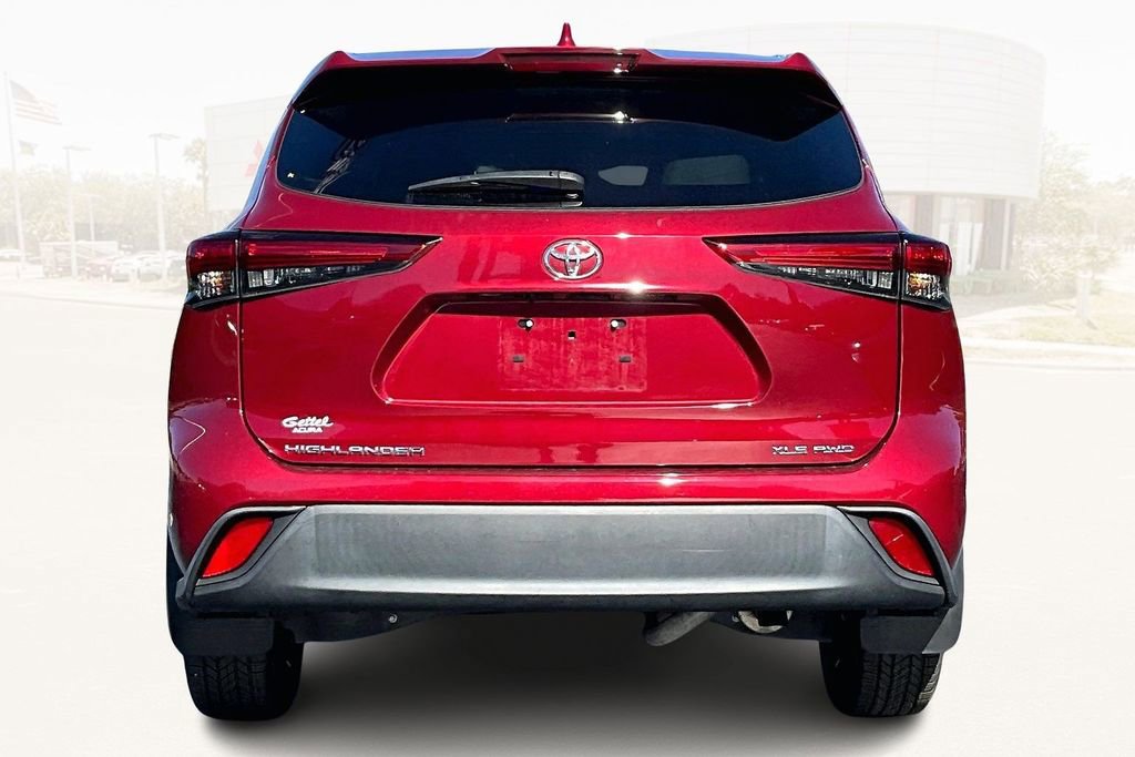Used 2021 Toyota Highlander XLE image 5