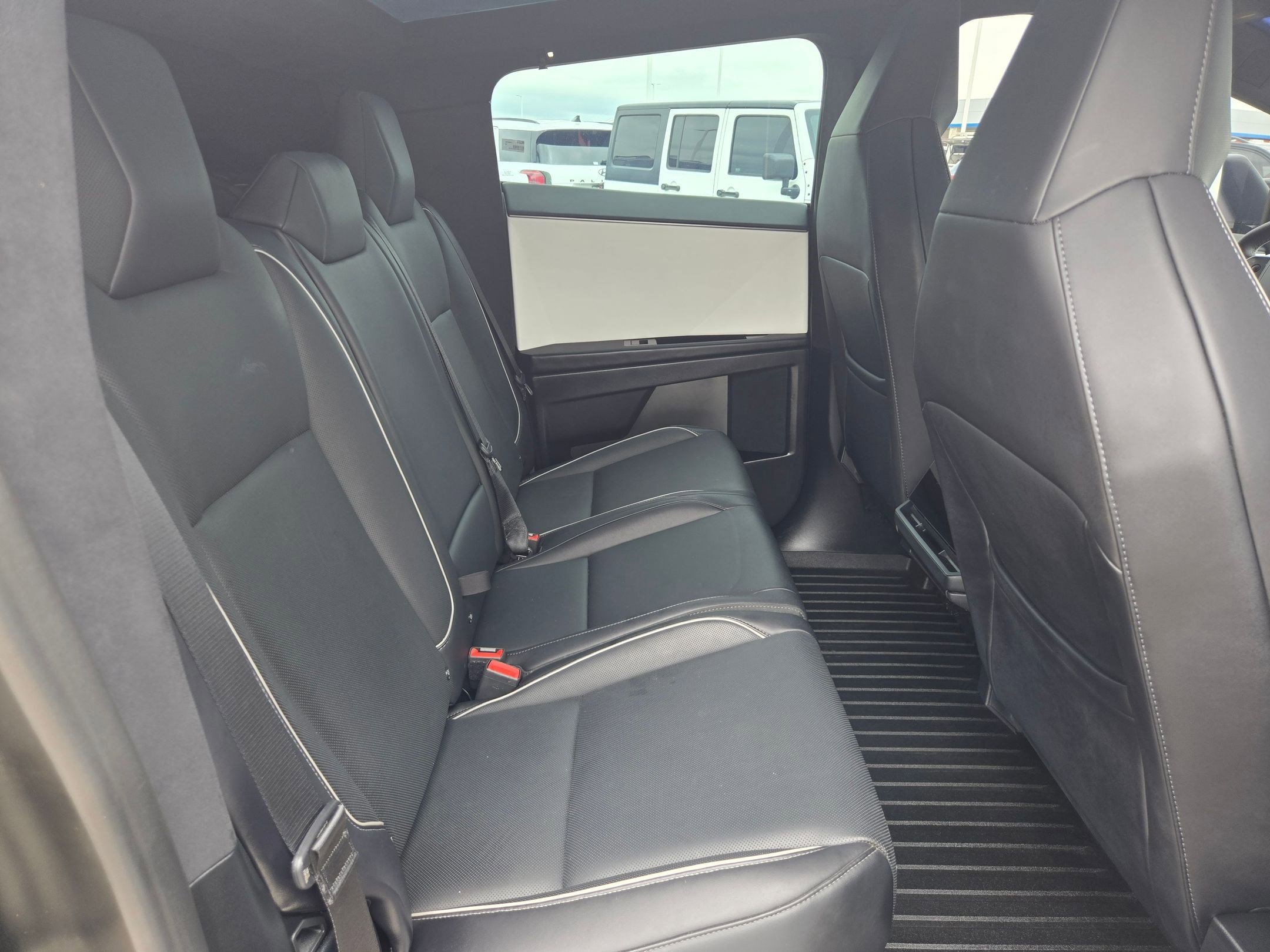 Used 2024 Tesla Cybertruck AWD Crew Cab image 22