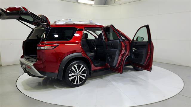 Certified 2025 Nissan Pathfinder Platinum w/ Cargo Package FWD image 32
