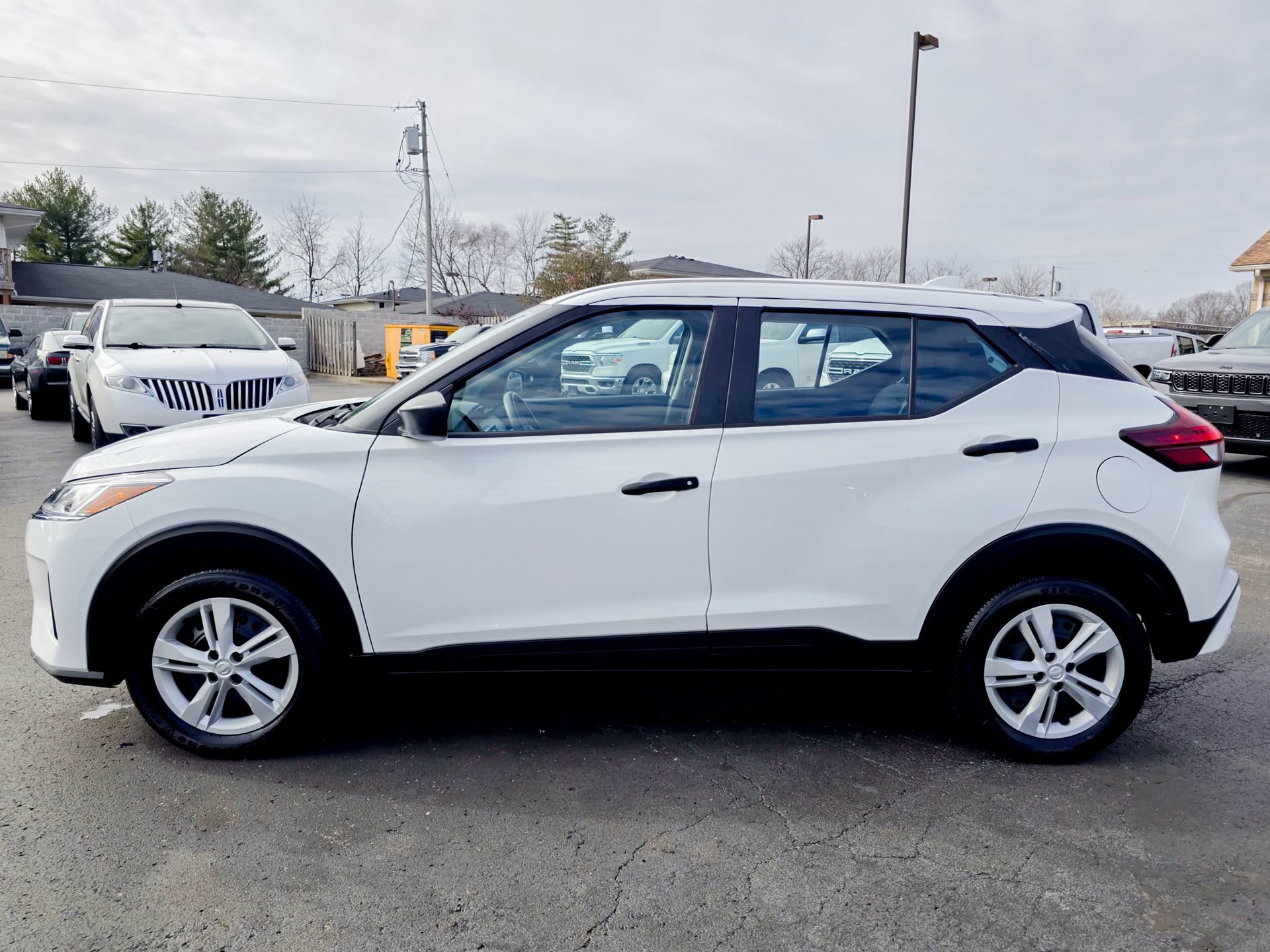 Used 2024 Nissan Kicks S image 10