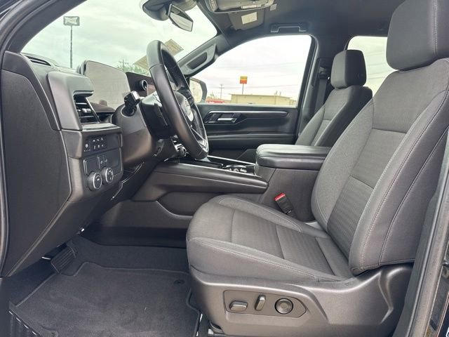 Used 2025 Chevrolet Suburban LS RWD image 2