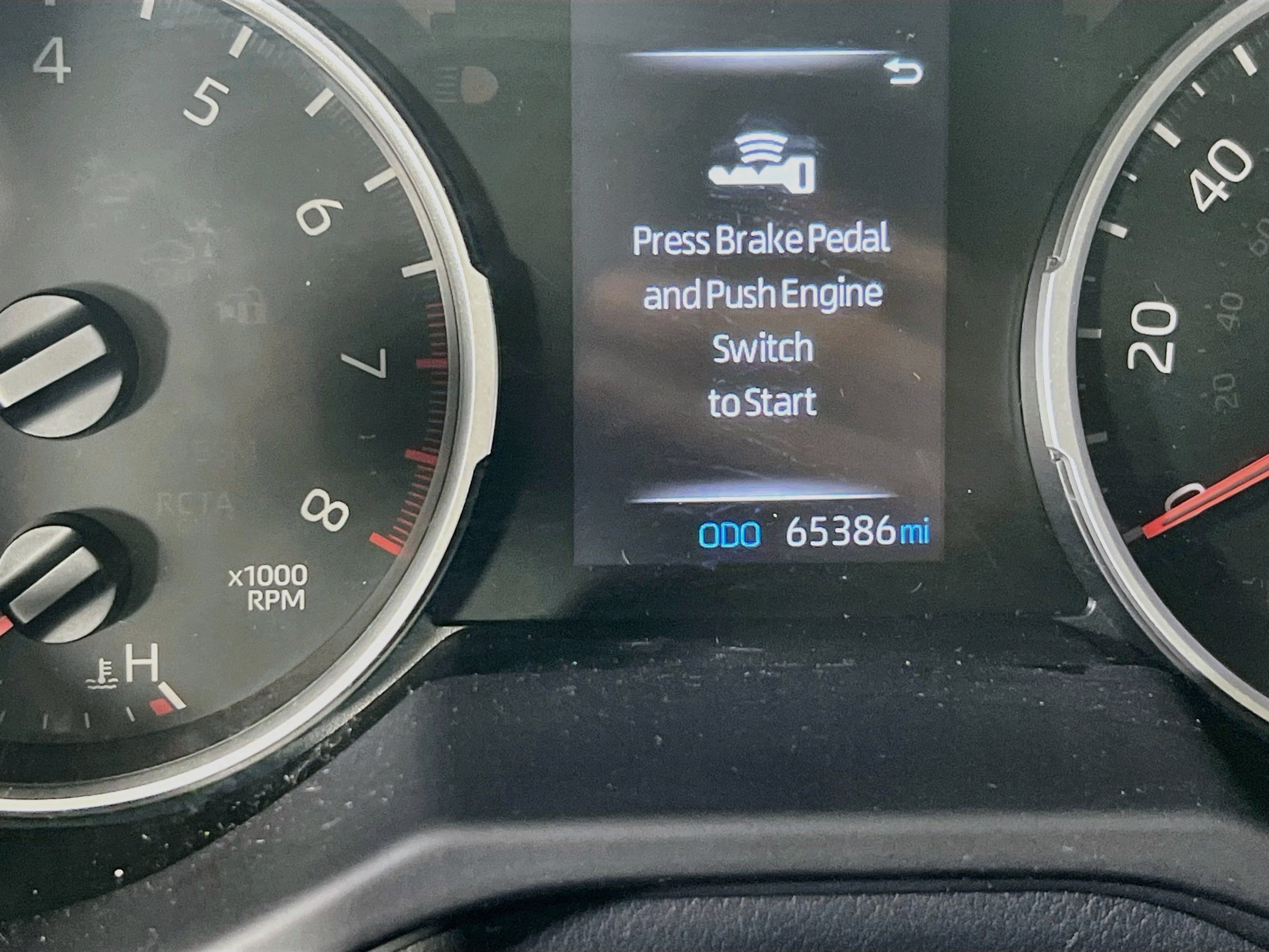 Used 2022 Toyota RAV4 XLE w/ Convenience Package AWD/4WD image 12