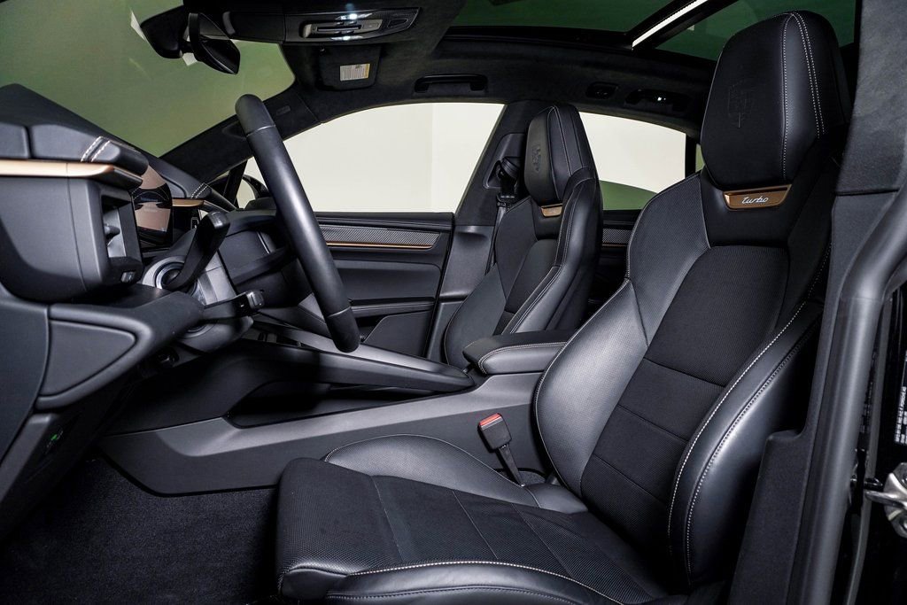Certified 2025 Porsche Macan Turbo Electric image 5